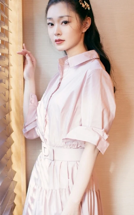 甜美的&ldquo;范若若&rdquo;，庆余年见面会宋轶超美连衣裙写真照片