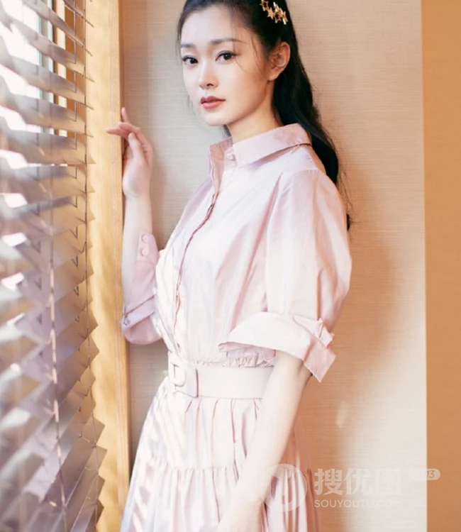 甜美的&ldquo;范若若&rdquo;，庆余年见面会宋轶超美连衣裙写真照片