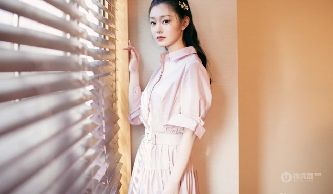 甜美的&ldquo;范若若&rdquo;，庆余年见面会宋轶超美连衣裙写真照片