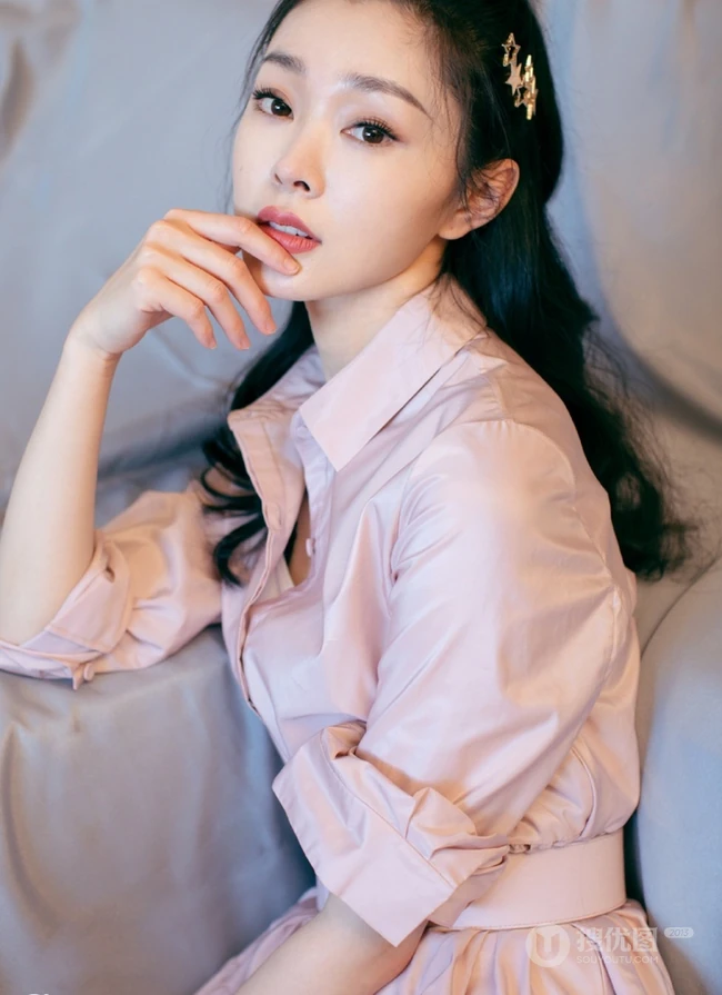 甜美的&ldquo;范若若&rdquo;，庆余年见面会宋轶超美连衣裙写真照片