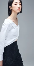 单眼皮小眼女生歌手Yamy酷美气质白衣黑裤写真图片