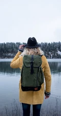 清纯美女高清雪山旅游摄影唯美手机壁纸