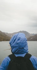 清纯美女高清雪山旅游摄影唯美手机壁纸