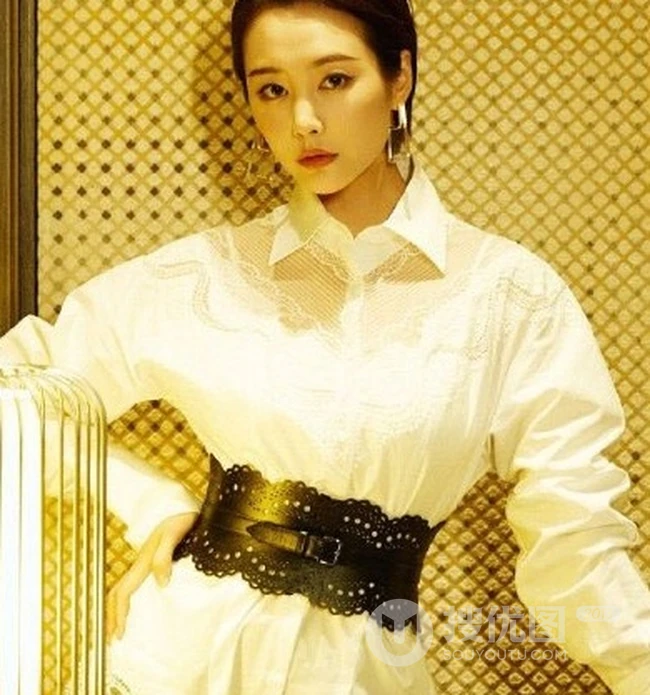 女明星李纯镂空连衣白裙套黑裙优雅写真美图