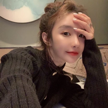 文艺少女，爱看书的女生头像图片