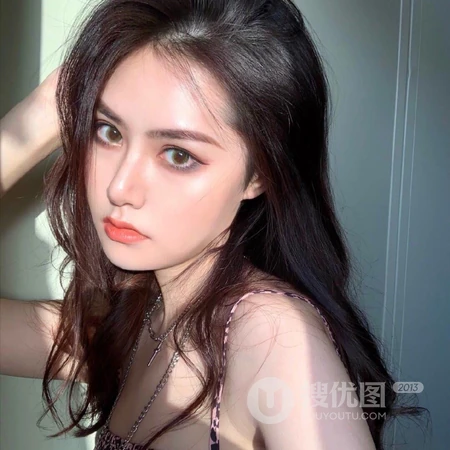 文艺少女，爱看书的女生头像图片