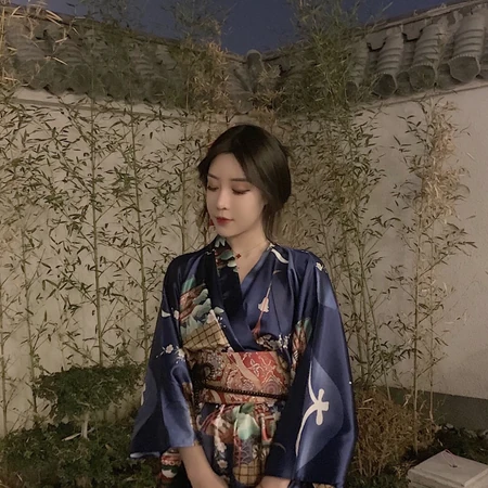日本穿和服的女生，抱着宠物猫的女生轻熟等头像图片下载