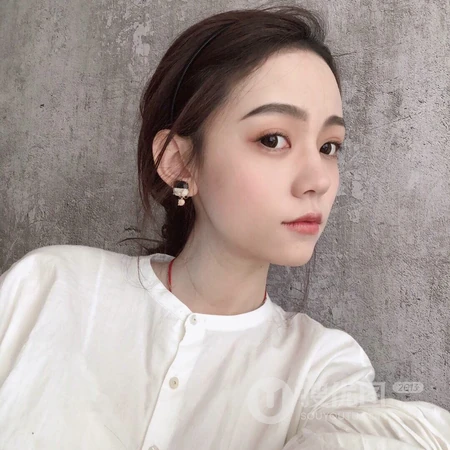 日本穿和服的女生，抱着宠物猫的女生轻熟等头像图片下载