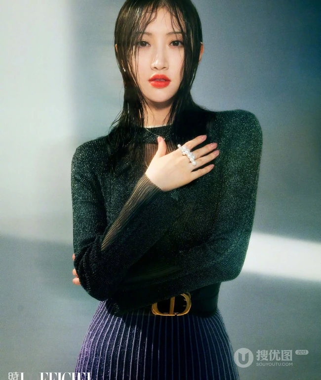 景甜湿发造型个性气质杂志写真图片