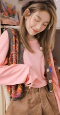 元气满满俏皮可爱美萌少女复古戴帽动人室内写真图片