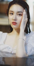 气质女星蕙心玥泳池清透写真图片，如出水芙蓉美丽动人