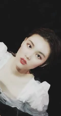气质女星蕙心玥泳池清透写真图片，如出水芙蓉美丽动人