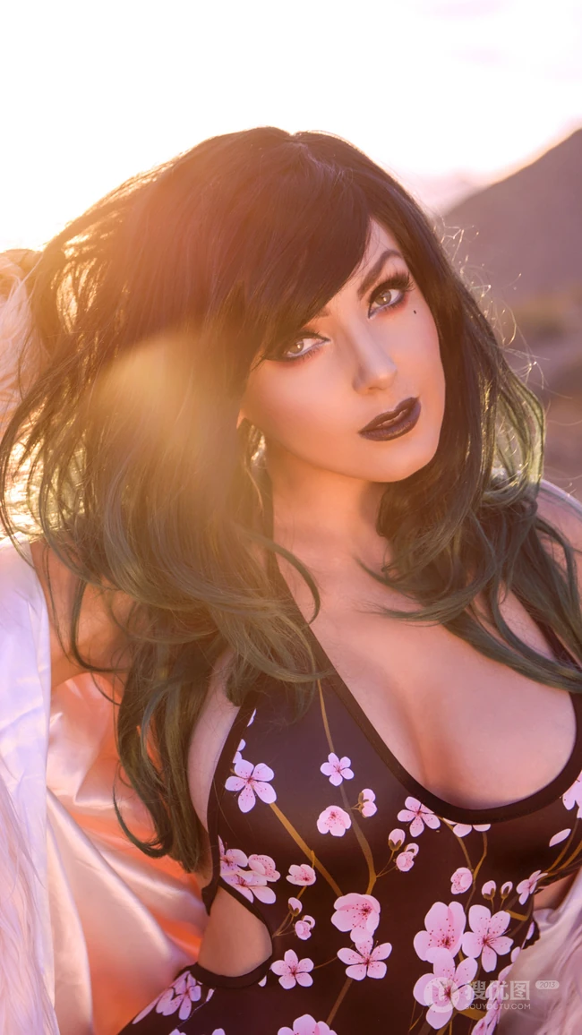 冷艳欧美美女创意cosplay4K手机背景图片下载