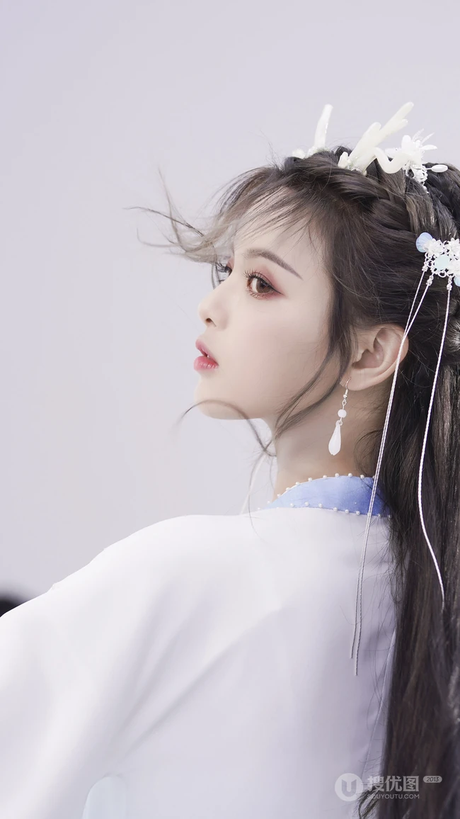冷艳欧美美女创意cosplay4K手机背景图片下载
