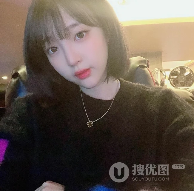 韩国精选空灵系短发女生姜仁卿气质室内精选写真图片集
