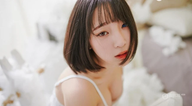 韩国精选空灵系短发女生姜仁卿气质室内精选写真图片集