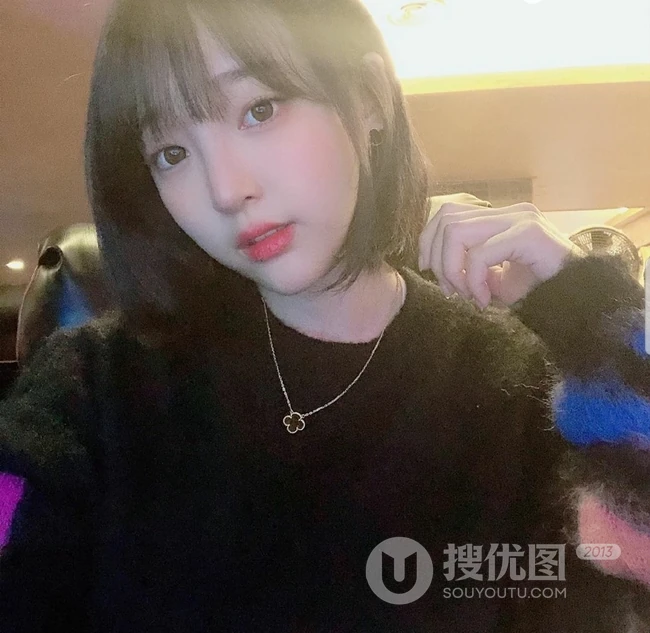 韩国精选空灵系短发女生姜仁卿气质室内精选写真图片集