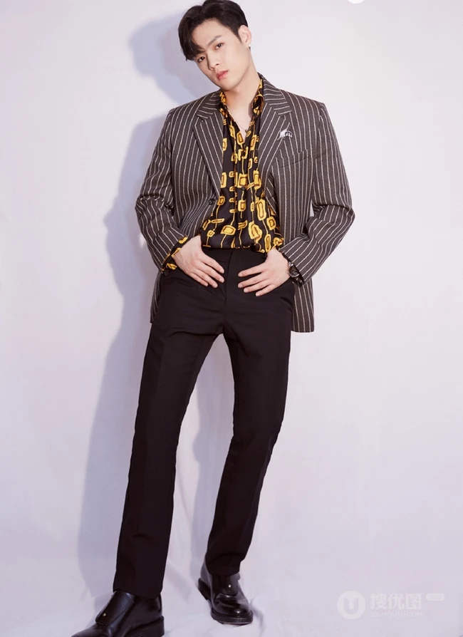 台湾演员，歌手董又霖（Jeffrey）帅气西装写真图片