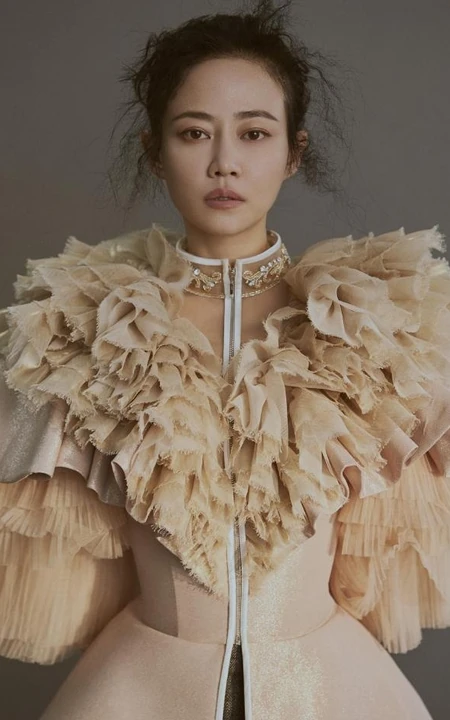 谭卓InStyle优家画报写真，完美展现现代女性独立优雅气质