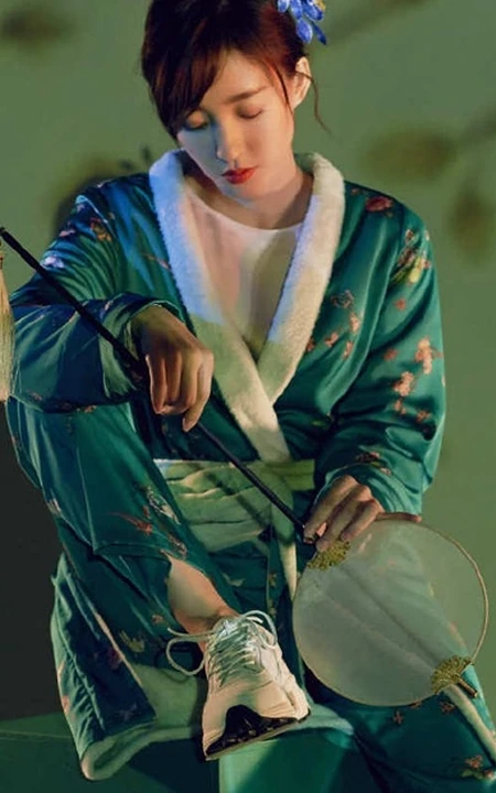 王丽坤演绎各种复古新娘服饰造型杂志写真图片