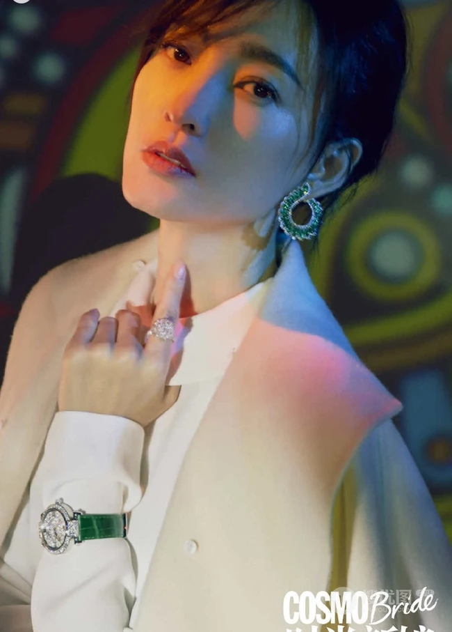 王丽坤演绎各种复古新娘服饰造型杂志写真图片