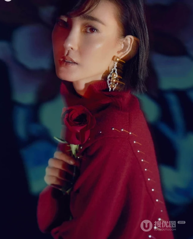 王丽坤演绎各种复古新娘服饰造型杂志写真图片