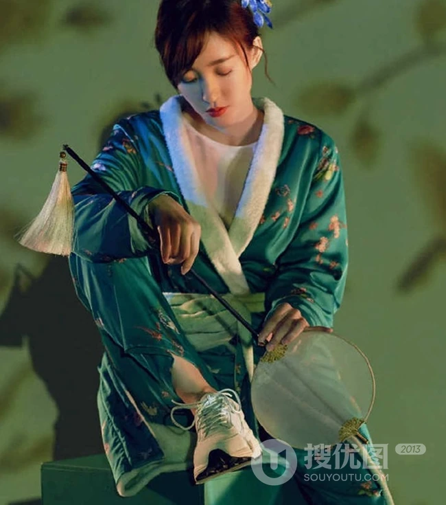 王丽坤演绎各种复古新娘服饰造型杂志写真图片