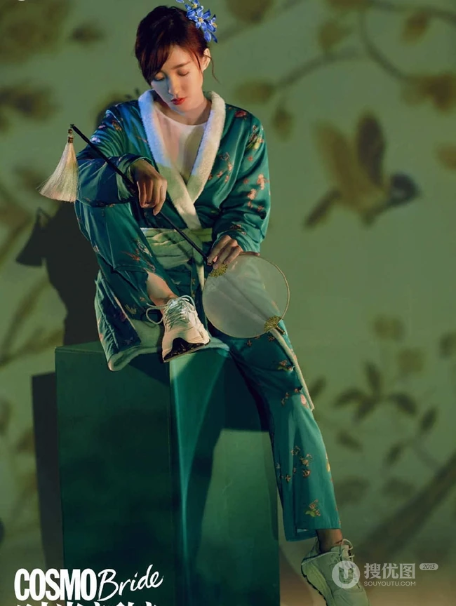 王丽坤演绎各种复古新娘服饰造型杂志写真图片