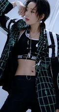 李斯丹妮紧身健身背心短裤吊挂科技感十足写真图片