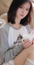 小脸女生，大眼睛，超清新动人鹅蛋脸少女室内写真图片