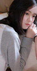 小脸女生，大眼睛，超清新动人鹅蛋脸少女室内写真图片