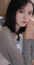 小脸女生，大眼睛，超清新动人鹅蛋脸少女室内写真图片