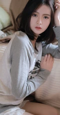小脸女生，大眼睛，超清新动人鹅蛋脸少女室内写真图片