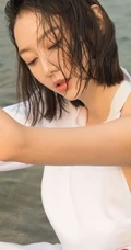 仗剑天涯，高挑银剑女郎付艺轩气质海边沙滩三套服饰写真图集