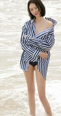 仗剑天涯，高挑银剑女郎付艺轩气质海边沙滩三套服饰写真图集