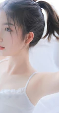 白皙肌肤，细腻自然，超绝美白皙女生紧身背心短裤气质写真