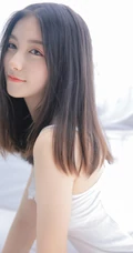 白皙肌肤，细腻自然，超绝美白皙女生紧身背心短裤气质写真