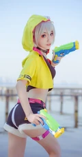 纤细有型纤细线条，可爱苗条美可爱女生户外河边cos写真图片