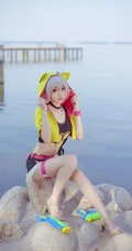 纤细有型纤细线条，可爱苗条美可爱女生户外河边cos写真图片