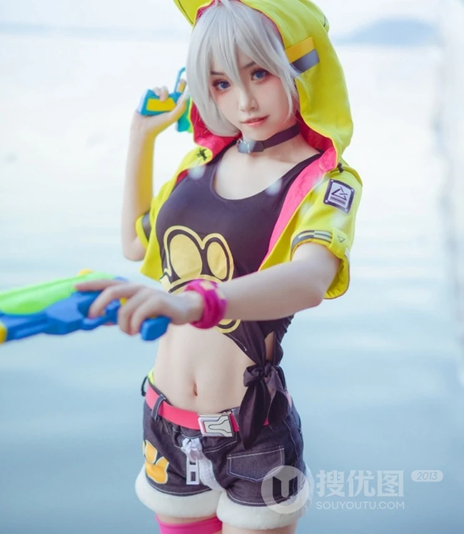 纤细有型纤细线条，可爱苗条美可爱女生户外河边cos写真图片