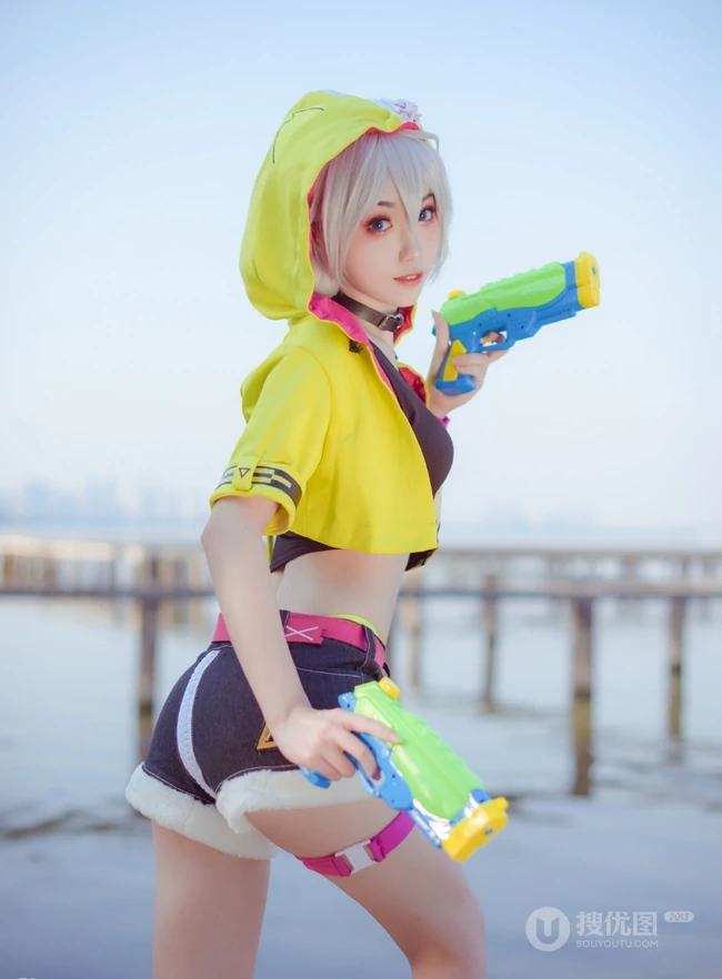 纤细有型纤细线条，可爱苗条美可爱女生户外河边cos写真图片