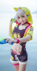 纤细有型纤细线条，可爱苗条美可爱女生户外河边cos写真图片