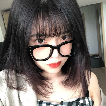 戴眼镜的妹子，轻熟范霸气的女生头像图片