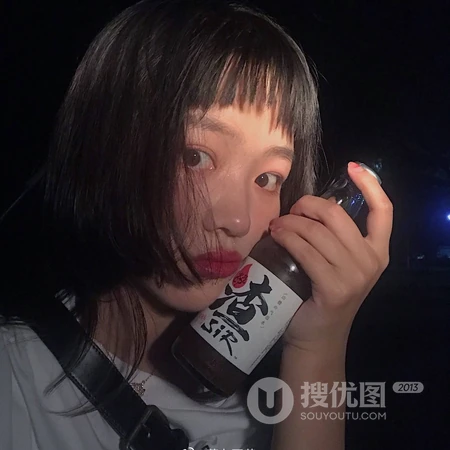 戴眼镜的妹子，轻熟范霸气的女生头像图片