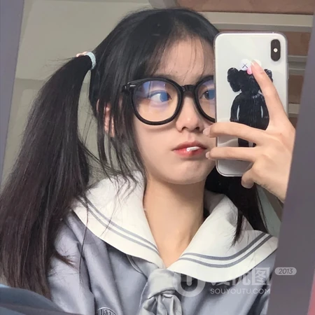 戴眼镜的妹子，轻熟范霸气的女生头像图片
