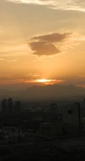 美丽的云海山脉，夕阳落山的唯美场景高清手机壁纸