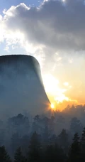 美丽的云海山脉，夕阳落山的唯美场景高清手机壁纸