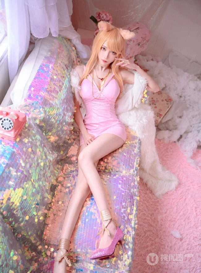 线条气质女生青青子Js气质K/DA同人阿狸cosplay室内写真
