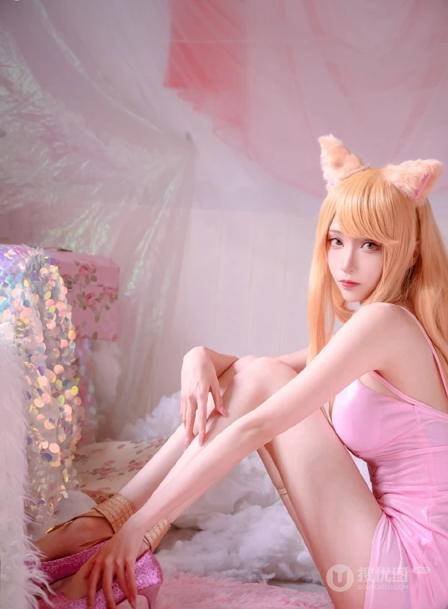 线条气质女生青青子Js气质K/DA同人阿狸cosplay室内写真