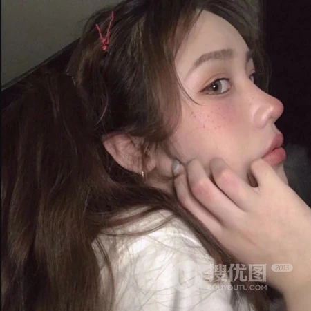 戴眼镜的女生，拽拽的烟熏妆社会女生头像合集